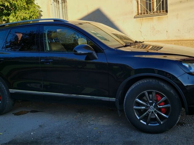 Чорний Фольксваген Туарег, об'ємом двигуна 3 л та пробігом 306 тис. км за 17000 $, фото 3 на Automoto.ua