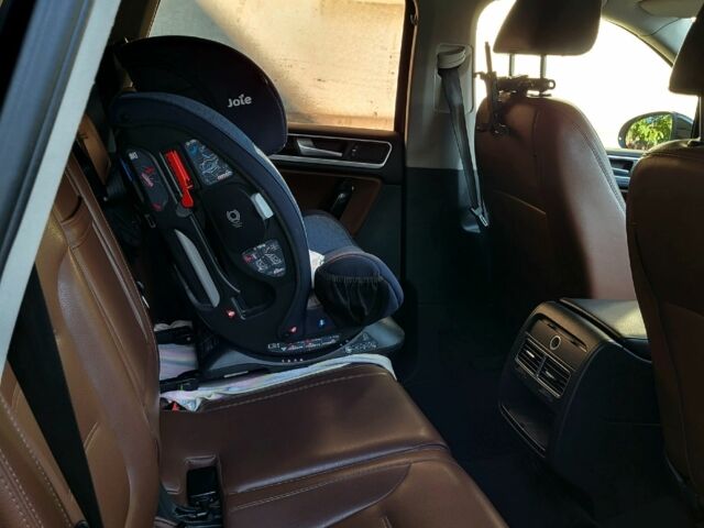 Чорний Фольксваген Туарег, об'ємом двигуна 3 л та пробігом 306 тис. км за 17000 $, фото 4 на Automoto.ua