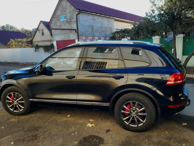 Чорний Фольксваген Туарег, об'ємом двигуна 3 л та пробігом 306 тис. км за 17000 $, фото 2 на Automoto.ua