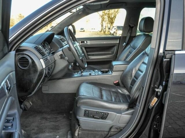 Черный Фольксваген Туарег, объемом двигателя 3 л и пробегом 247 тыс. км за 4500 $, фото 6 на Automoto.ua