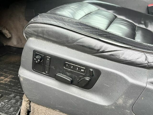 Черный Фольксваген Туарег, объемом двигателя 3.2 л и пробегом 340 тыс. км за 7000 $, фото 11 на Automoto.ua