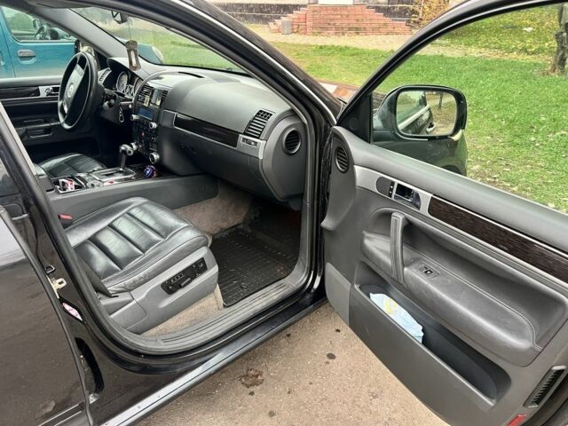 Черный Фольксваген Туарег, объемом двигателя 3.2 л и пробегом 340 тыс. км за 7000 $, фото 8 на Automoto.ua