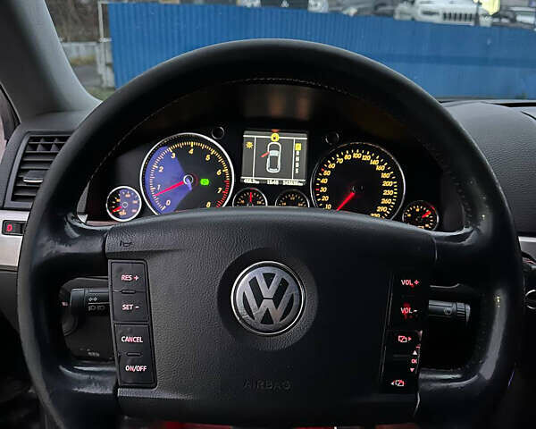 Черный Фольксваген Туарег, объемом двигателя 4.17 л и пробегом 343 тыс. км за 5500 $, фото 7 на Automoto.ua