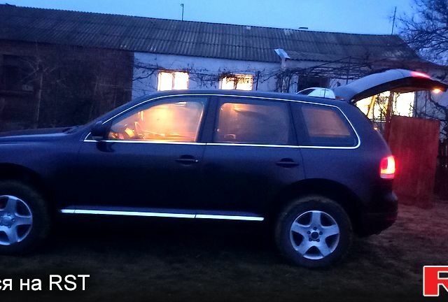 Черный Фольксваген Туарег, объемом двигателя 2.5 л и пробегом 310 тыс. км за 7500 $, фото 5 на Automoto.ua