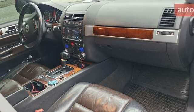 Черный Фольксваген Туарег, объемом двигателя 3.2 л и пробегом 237 тыс. км за 7500 $, фото 10 на Automoto.ua