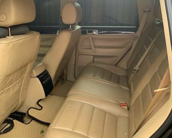 Черный Фольксваген Туарег, объемом двигателя 4.92 л и пробегом 354 тыс. км за 7000 $, фото 3 на Automoto.ua