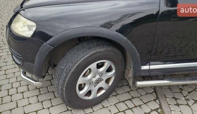 Черный Фольксваген Туарег, объемом двигателя 3.2 л и пробегом 237 тыс. км за 7500 $, фото 14 на Automoto.ua