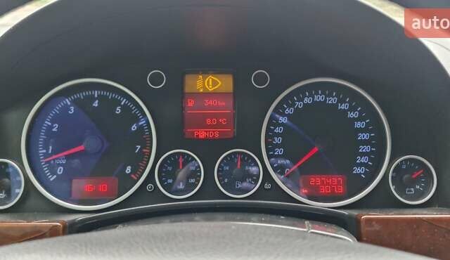 Черный Фольксваген Туарег, объемом двигателя 3.2 л и пробегом 237 тыс. км за 7500 $, фото 24 на Automoto.ua