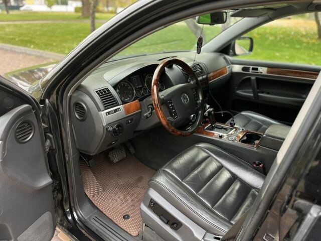 Чорний Фольксваген Туарег, об'ємом двигуна 3.2 л та пробігом 280 тис. км за 5000 $, фото 7 на Automoto.ua