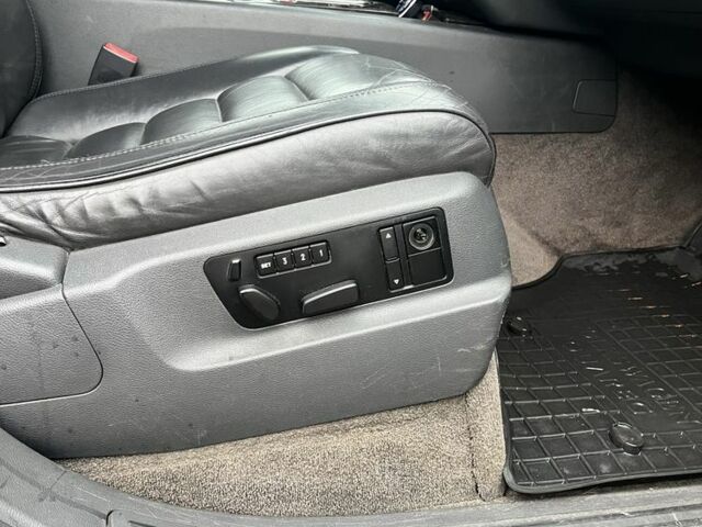 Черный Фольксваген Туарег, объемом двигателя 3.2 л и пробегом 340 тыс. км за 7000 $, фото 12 на Automoto.ua