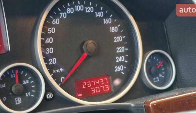 Черный Фольксваген Туарег, объемом двигателя 3.2 л и пробегом 237 тыс. км за 7500 $, фото 26 на Automoto.ua