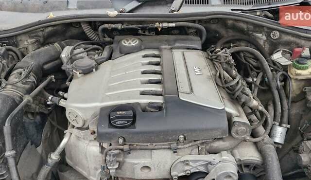 Черный Фольксваген Туарег, объемом двигателя 3.2 л и пробегом 237 тыс. км за 7500 $, фото 31 на Automoto.ua