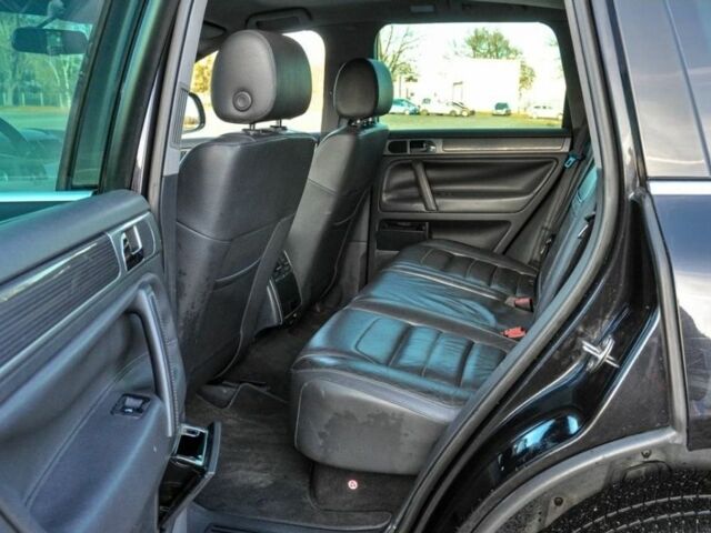 Черный Фольксваген Туарег, объемом двигателя 3 л и пробегом 247 тыс. км за 4500 $, фото 7 на Automoto.ua