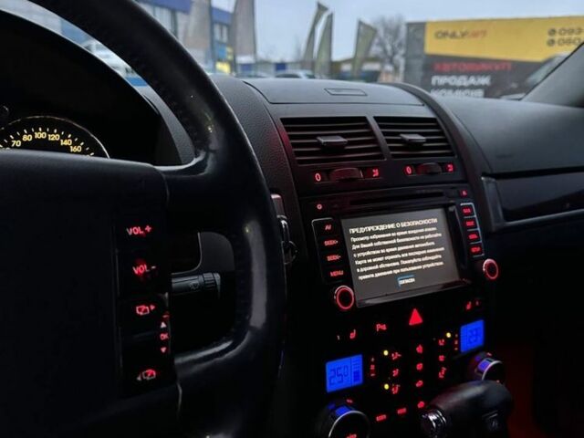 Чорний Фольксваген Туарег, об'ємом двигуна 4.2 л та пробігом 343 тис. км за 5500 $, фото 9 на Automoto.ua