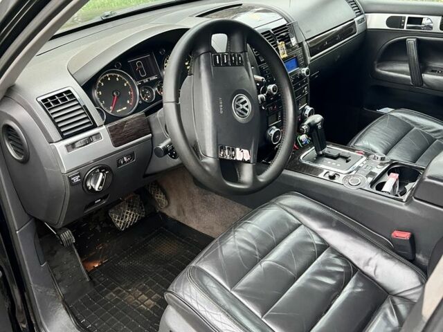 Черный Фольксваген Туарег, объемом двигателя 3.2 л и пробегом 340 тыс. км за 7000 $, фото 7 на Automoto.ua