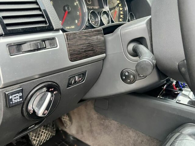 Черный Фольксваген Туарег, объемом двигателя 3.2 л и пробегом 340 тыс. км за 7000 $, фото 13 на Automoto.ua