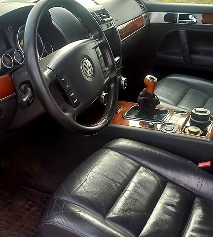 Черный Фольксваген Туарег, объемом двигателя 2.5 л и пробегом 310 тыс. км за 7500 $, фото 3 на Automoto.ua