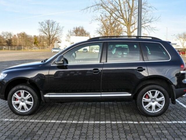 Черный Фольксваген Туарег, объемом двигателя 3 л и пробегом 247 тыс. км за 4500 $, фото 4 на Automoto.ua