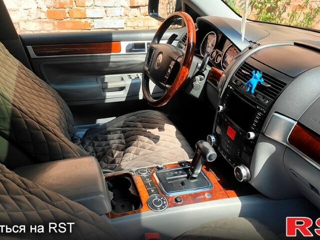 Черный Фольксваген Туарег, объемом двигателя 3.2 л и пробегом 430 тыс. км за 9500 $, фото 3 на Automoto.ua