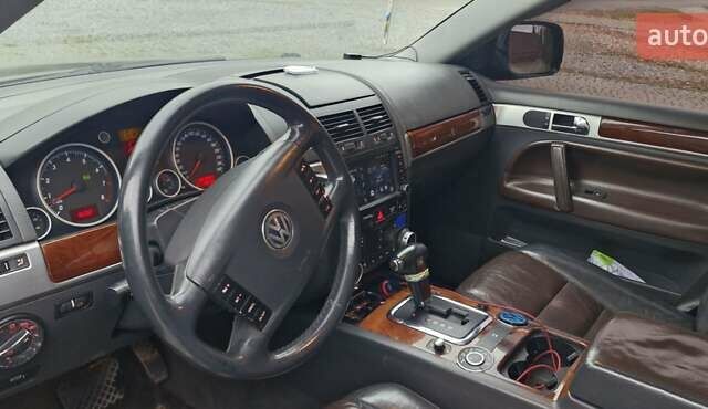 Черный Фольксваген Туарег, объемом двигателя 3.2 л и пробегом 237 тыс. км за 7500 $, фото 19 на Automoto.ua