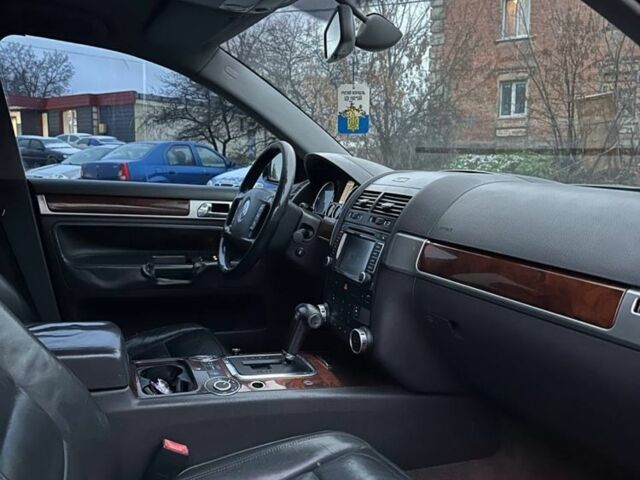 Чорний Фольксваген Туарег, об'ємом двигуна 4.2 л та пробігом 343 тис. км за 5500 $, фото 8 на Automoto.ua