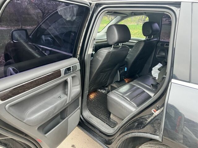 Черный Фольксваген Туарег, объемом двигателя 3.2 л и пробегом 340 тыс. км за 7000 $, фото 10 на Automoto.ua