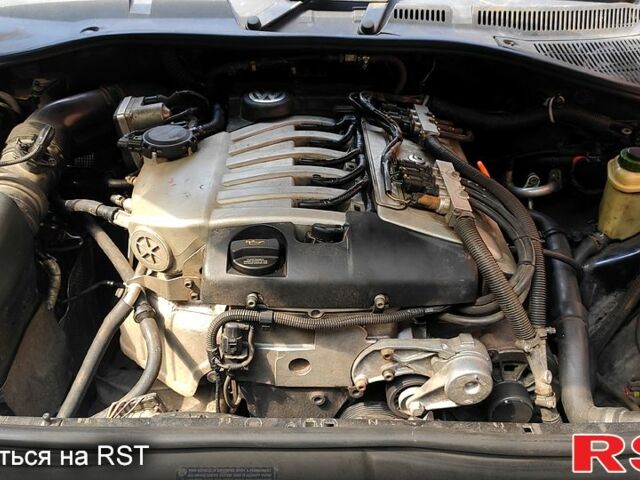 Черный Фольксваген Туарег, объемом двигателя 3.2 л и пробегом 430 тыс. км за 9500 $, фото 6 на Automoto.ua