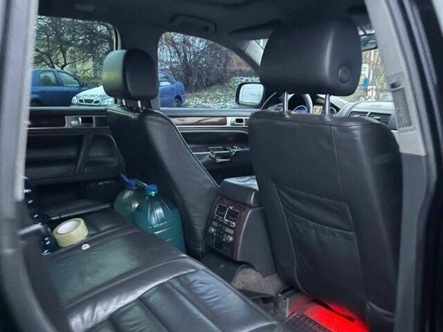 Чорний Фольксваген Туарег, об'ємом двигуна 4.2 л та пробігом 343 тис. км за 5500 $, фото 12 на Automoto.ua