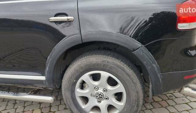 Черный Фольксваген Туарег, объемом двигателя 3.2 л и пробегом 237 тыс. км за 7500 $, фото 16 на Automoto.ua