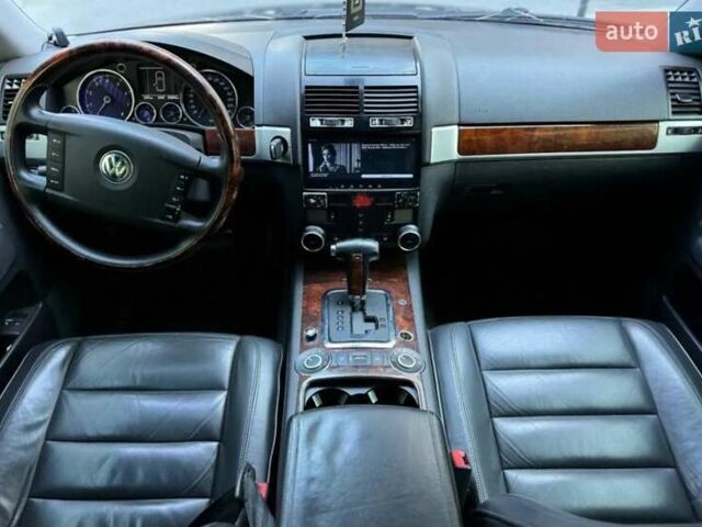 Чорний Фольксваген Туарег, об'ємом двигуна 3.2 л та пробігом 300 тис. км за 7600 $, фото 6 на Automoto.ua