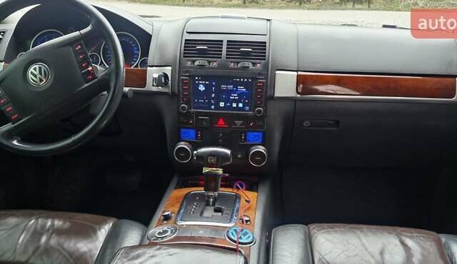 Черный Фольксваген Туарег, объемом двигателя 3.2 л и пробегом 237 тыс. км за 7500 $, фото 15 на Automoto.ua