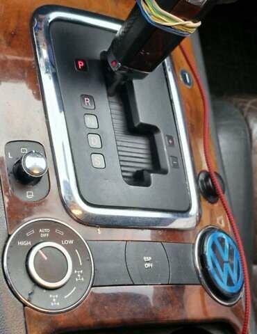 Черный Фольксваген Туарег, объемом двигателя 3.2 л и пробегом 237 тыс. км за 7500 $, фото 23 на Automoto.ua