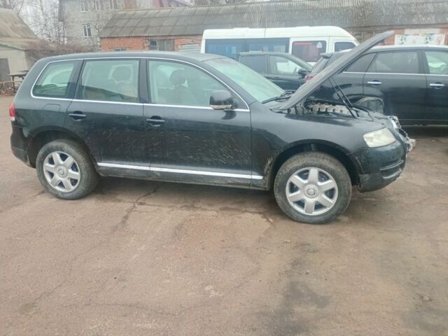 Черный Фольксваген Туарег, объемом двигателя 5 л и пробегом 313 тыс. км за 3500 $, фото 4 на Automoto.ua