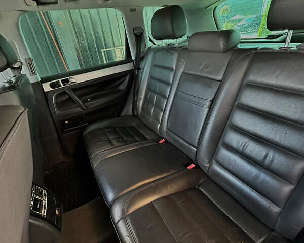 Черный Фольксваген Туарег, объемом двигателя 2.46 л и пробегом 400 тыс. км за 7000 $, фото 4 на Automoto.ua