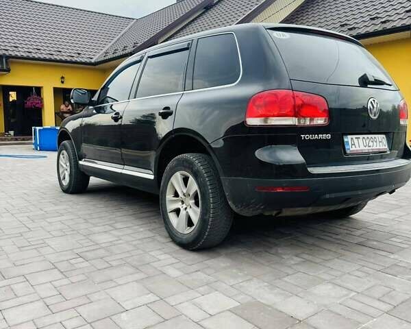 Черный Фольксваген Туарег, объемом двигателя 2.46 л и пробегом 330 тыс. км за 7900 $, фото 1 на Automoto.ua
