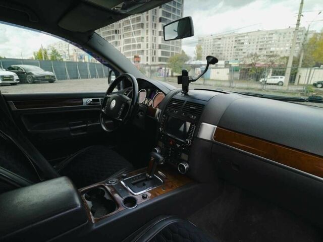 Черный Фольксваген Туарег, объемом двигателя 2.5 л и пробегом 395 тыс. км за 4100 $, фото 7 на Automoto.ua