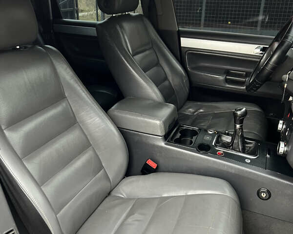 Черный Фольксваген Туарег, объемом двигателя 2.5 л и пробегом 427 тыс. км за 7700 $, фото 33 на Automoto.ua