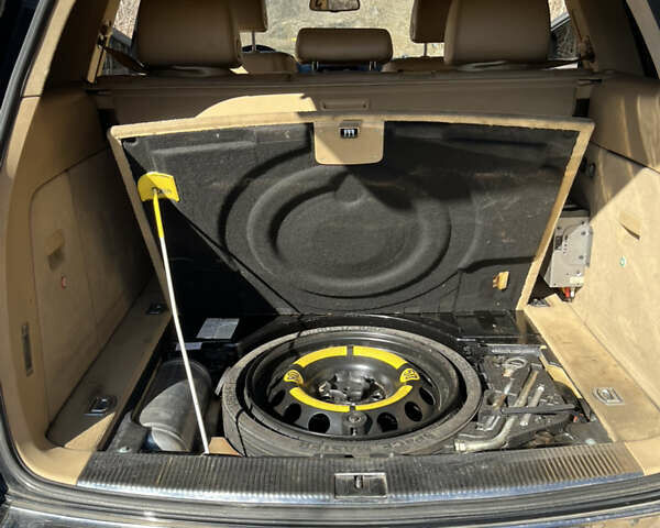 Черный Фольксваген Туарег, объемом двигателя 2.5 л и пробегом 371 тыс. км за 5700 $, фото 7 на Automoto.ua