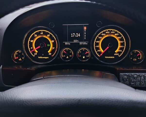 Черный Фольксваген Туарег, объемом двигателя 3.2 л и пробегом 210 тыс. км за 8700 $, фото 4 на Automoto.ua