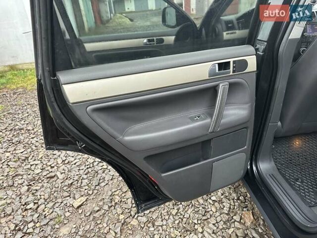 Черный Фольксваген Туарег, объемом двигателя 2.46 л и пробегом 225 тыс. км за 6450 $, фото 25 на Automoto.ua