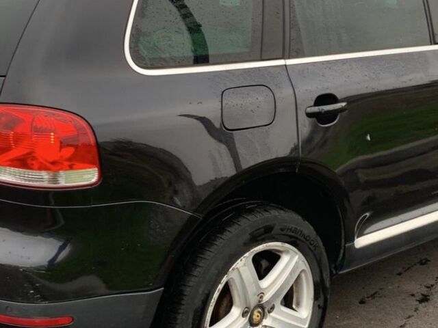 Черный Фольксваген Туарег, объемом двигателя 5 л и пробегом 230 тыс. км за 5800 $, фото 5 на Automoto.ua