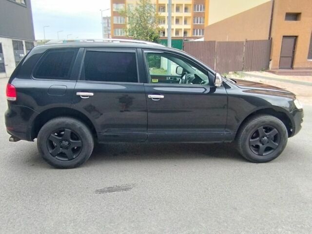 Черный Фольксваген Туарег, объемом двигателя 2.5 л и пробегом 168 тыс. км за 3900 $, фото 2 на Automoto.ua