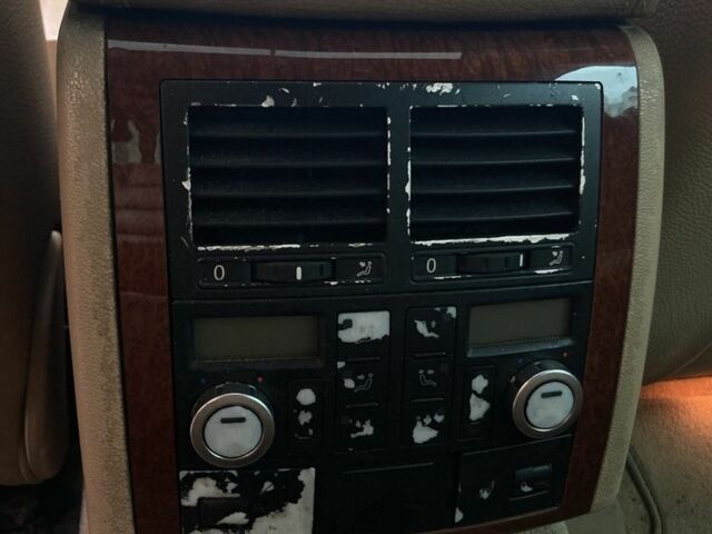 Черный Фольксваген Туарег, объемом двигателя 5 л и пробегом 225 тыс. км за 4099 $, фото 11 на Automoto.ua