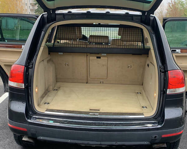 Черный Фольксваген Туарег, объемом двигателя 4.9 л и пробегом 230 тыс. км за 5800 $, фото 5 на Automoto.ua