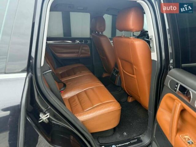 Чорний Фольксваген Туарег, об'ємом двигуна 2.5 л та пробігом 260 тис. км за 8000 $, фото 4 на Automoto.ua