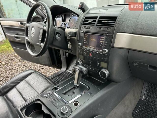 Черный Фольксваген Туарег, объемом двигателя 2.46 л и пробегом 225 тыс. км за 6450 $, фото 33 на Automoto.ua