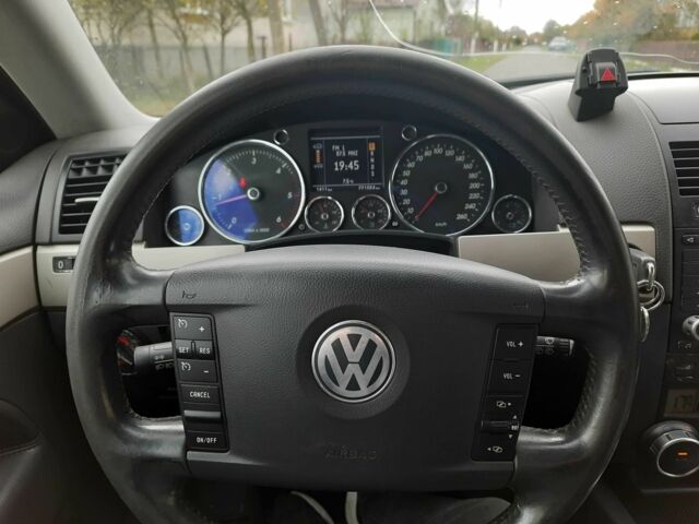 Черный Фольксваген Туарег, объемом двигателя 2.5 л и пробегом 221 тыс. км за 6400 $, фото 5 на Automoto.ua