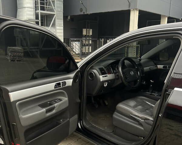 Черный Фольксваген Туарег, объемом двигателя 2.5 л и пробегом 427 тыс. км за 7700 $, фото 13 на Automoto.ua