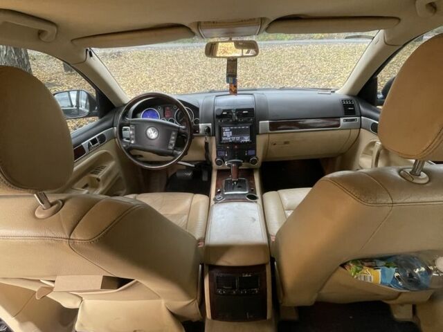 Черный Фольксваген Туарег, объемом двигателя 2.5 л и пробегом 300 тыс. км за 4100 $, фото 5 на Automoto.ua