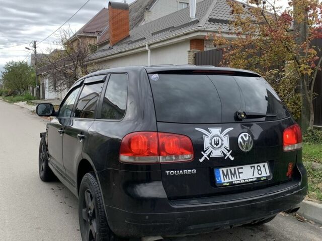 Черный Фольксваген Туарег, объемом двигателя 2.5 л и пробегом 399 тыс. км за 2400 $, фото 2 на Automoto.ua